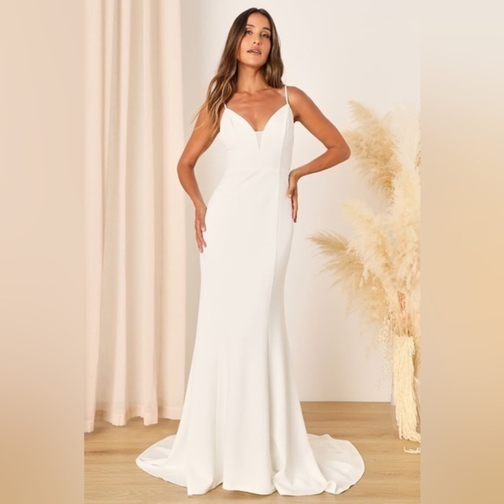 ⚫️ NWOT Lulus Confident Romance White Plunge Sleeveless Maxi Dress